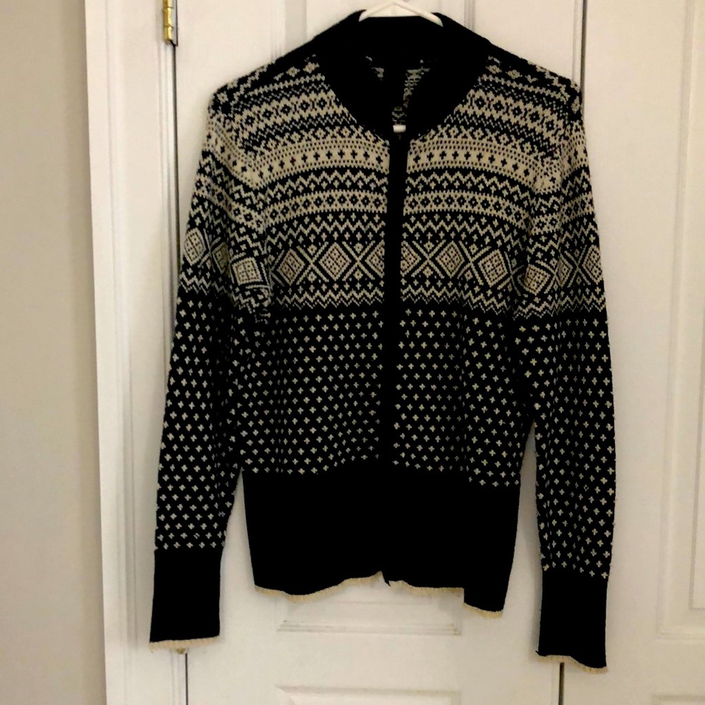 Scandinavian motif zip up sweater, gray/cream. Super cozy! Size M.